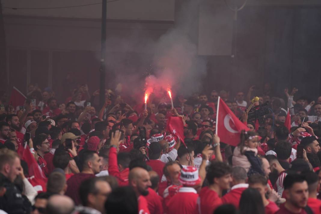 Türkiye-Gürcistan Maçı Öncesi Dortmund Sokakları Kırmızı-Beyaza Büründü 7